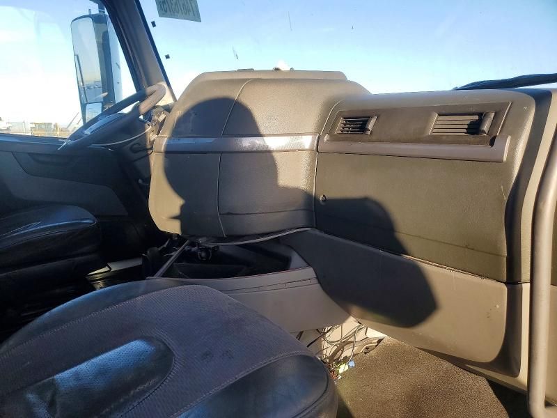 2020 Volvo VNR Semi Truck