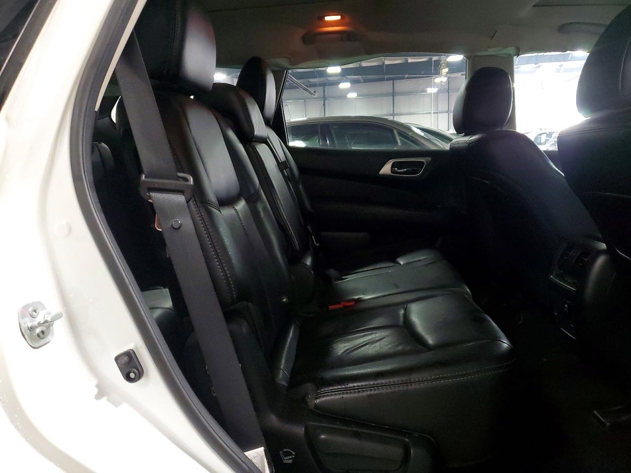 2016 Nissan Pathfinder s