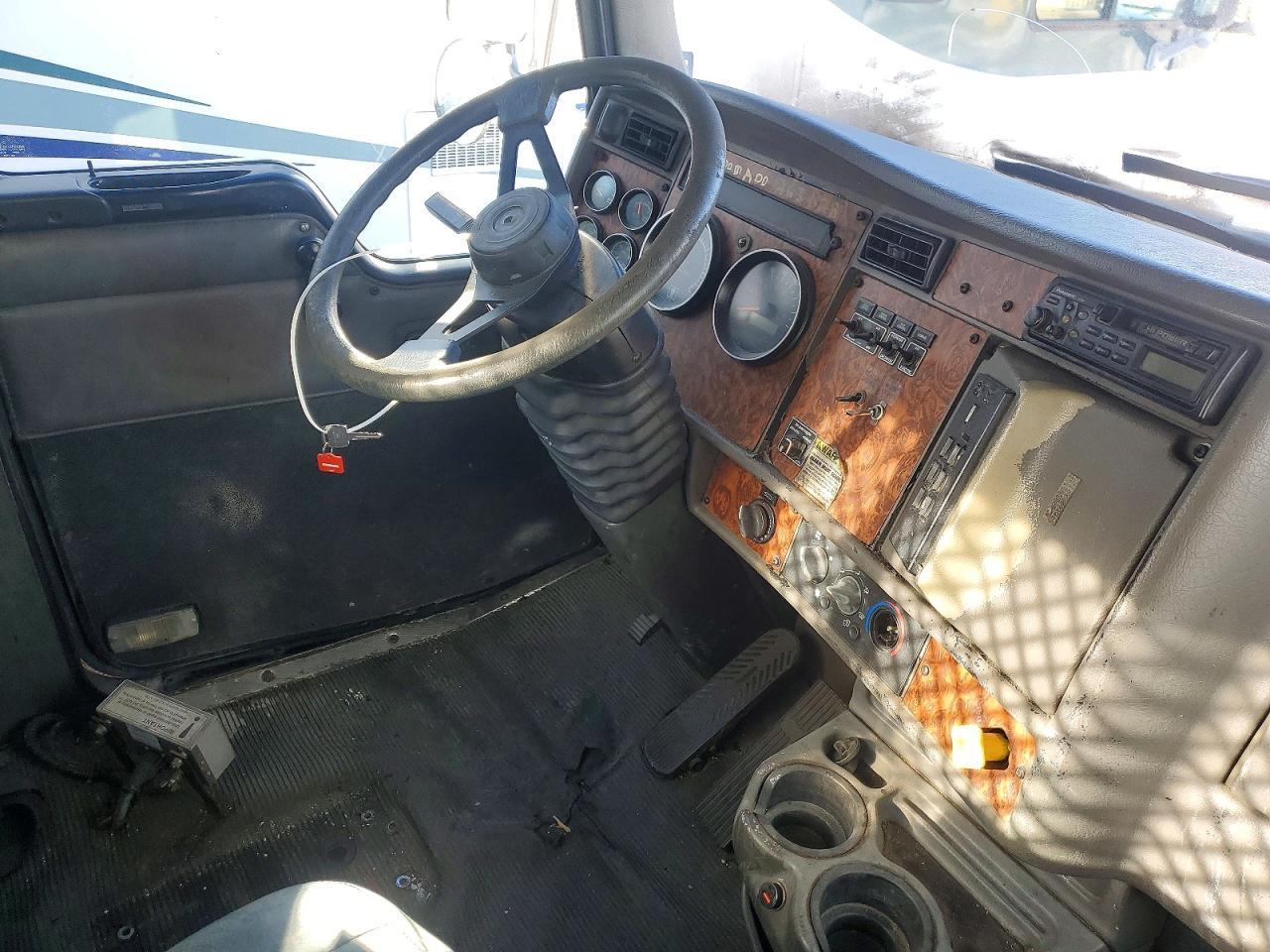 2003 Kenworth T300 Flatbed Truck