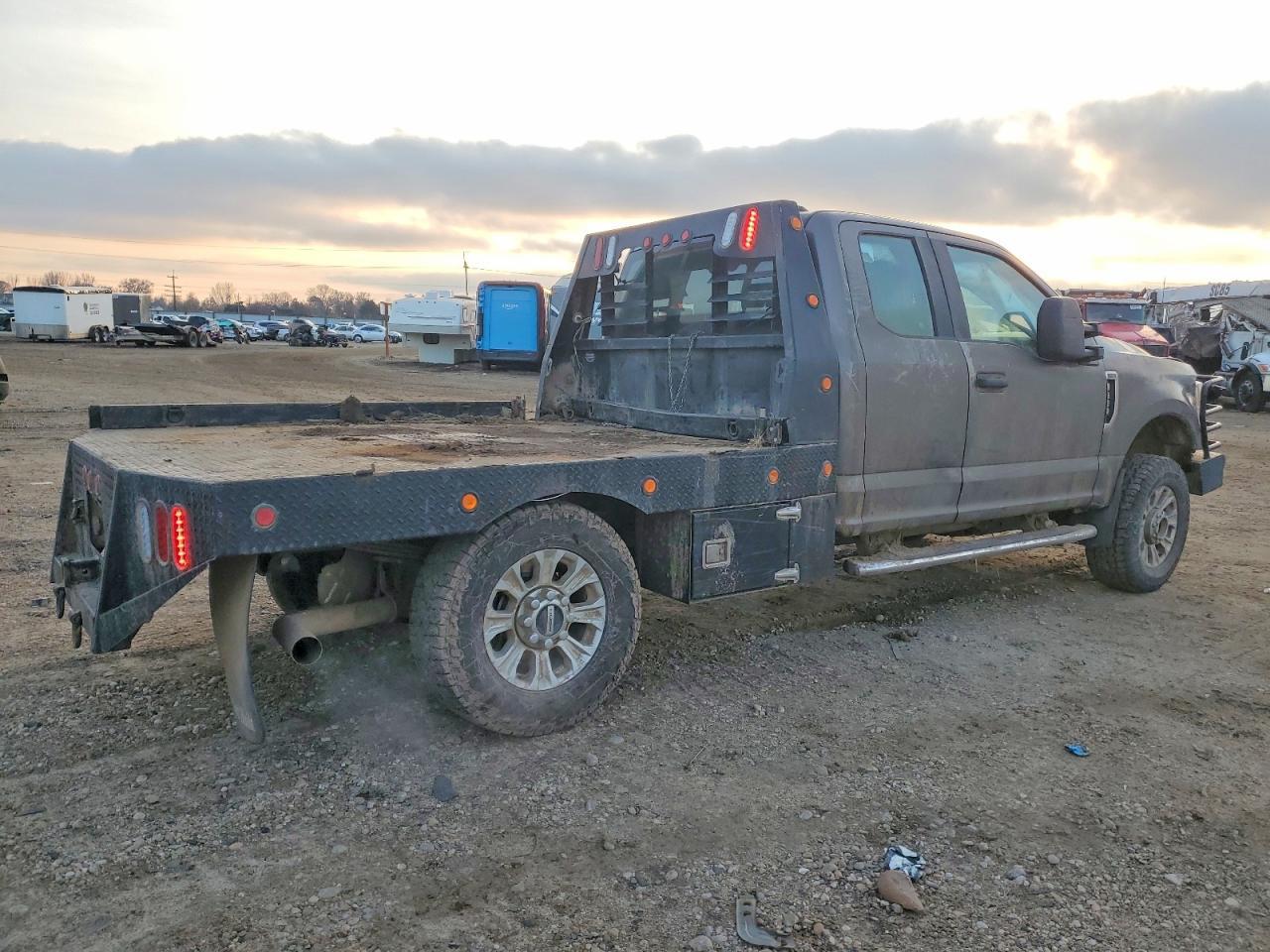 2021 Ford F350 Super Duty Flatbed Truck