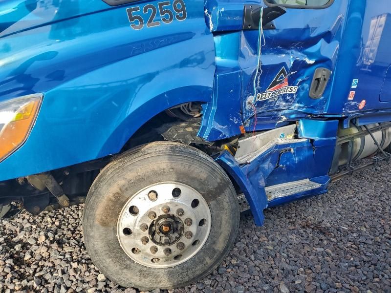 2019 Freightliner Cascadia 126 Semi Truck