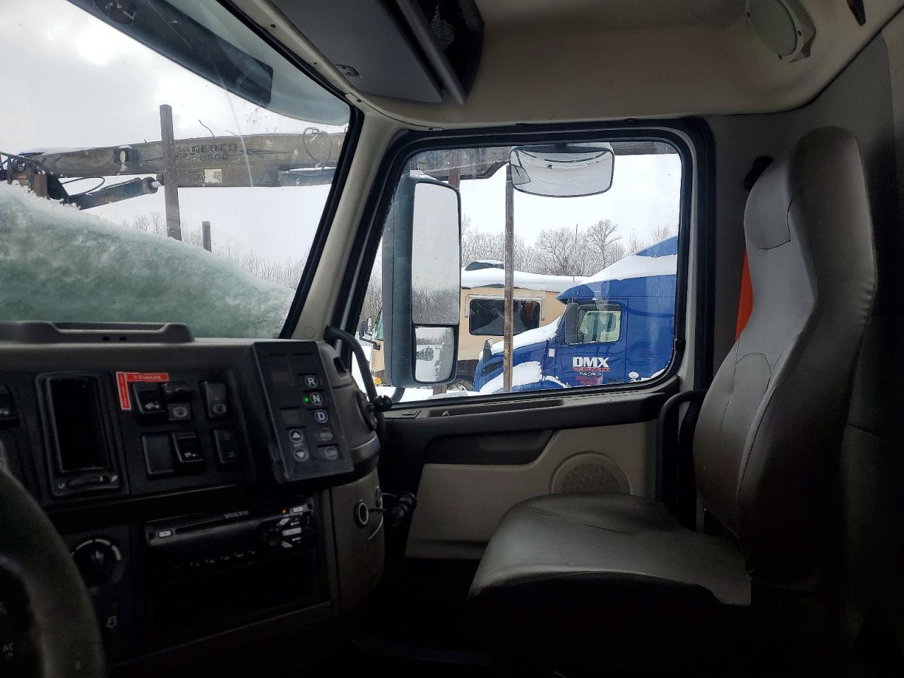 2018 Volvo VNL Semi Truck