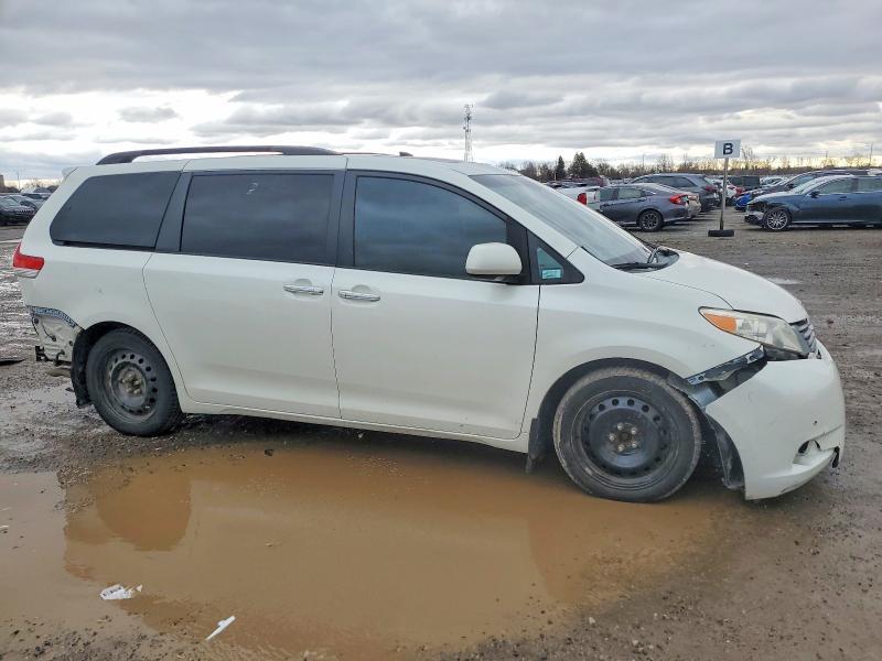 2012 Toyota Sienna xle