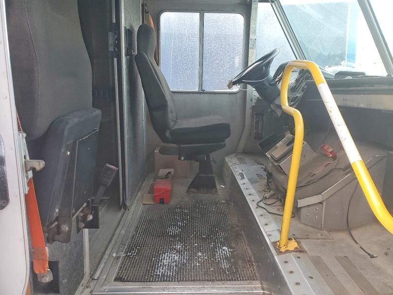 2013 Ford F59 Delivery Truck