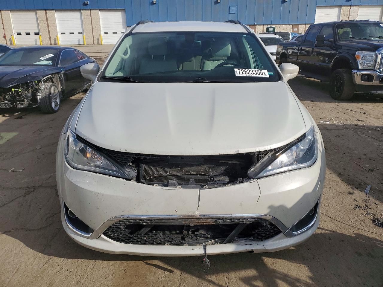 2017 Chrysler Pacifica Touring l