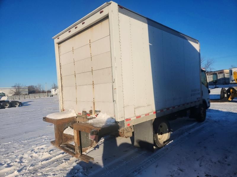 2016 Isuzu Npr hd box Truck
