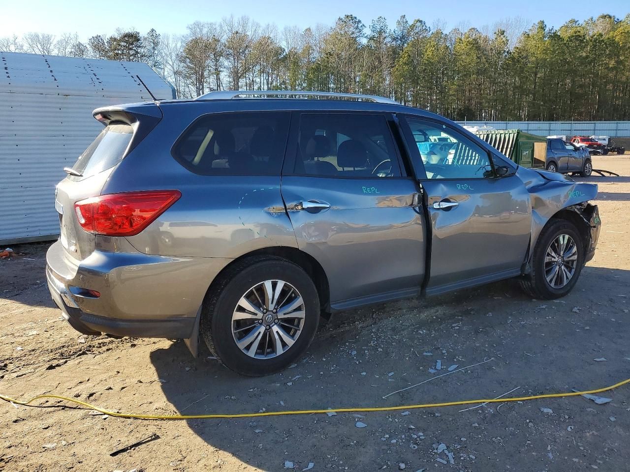 2017 Nissan Pathfinder s