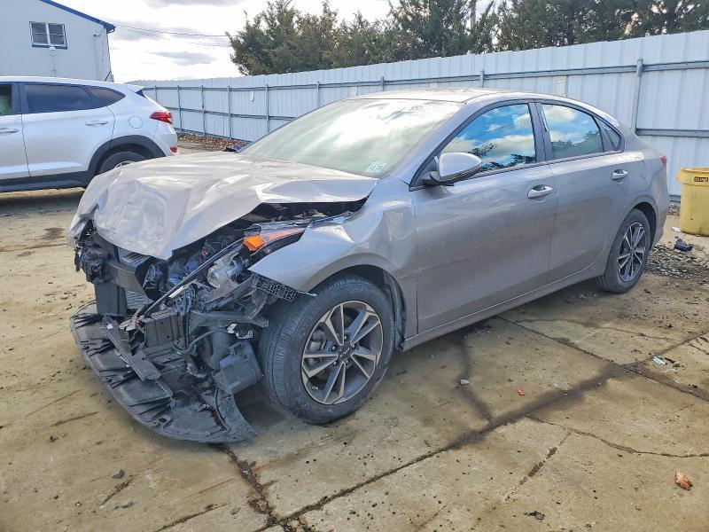 2024 KIA Forte lx