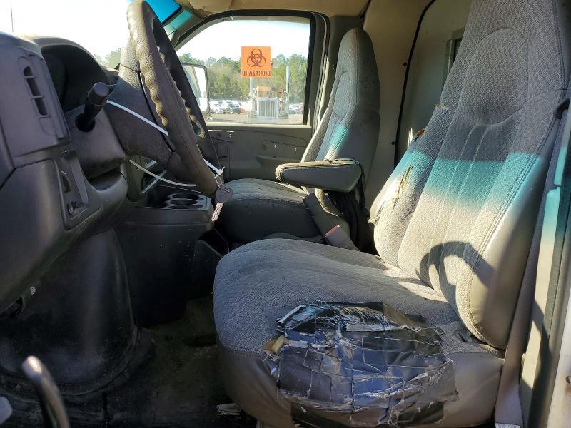 2004 Chevrolet Express Delivery Truck