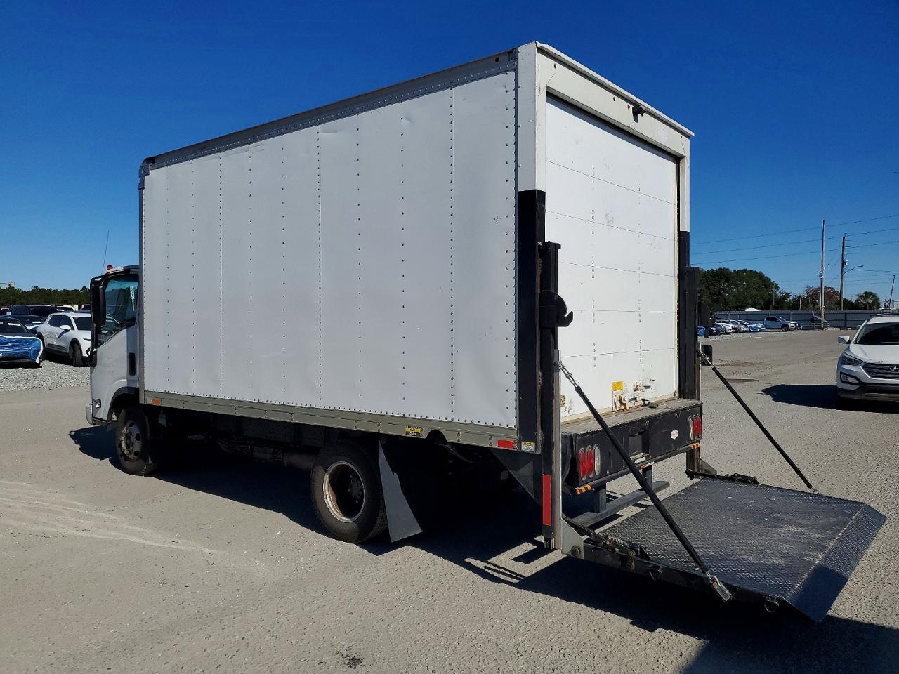2019 Isuzu NPR BOX Truck