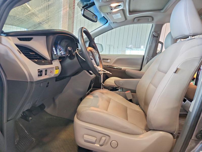 2016 Toyota Sienna xle 7 Passenger