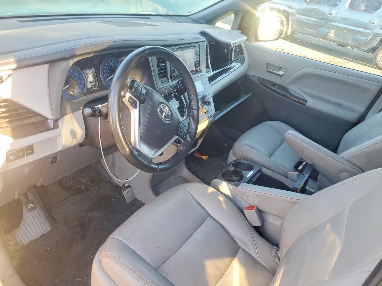 2020 Toyota Sienna xle