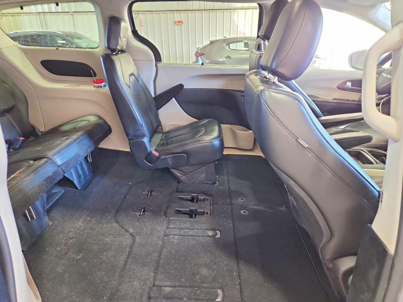 2017 Chrysler Pacifica Touring l