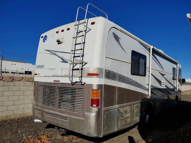 2003 Roadmaster Rail Recreational Vehicle (RV)
