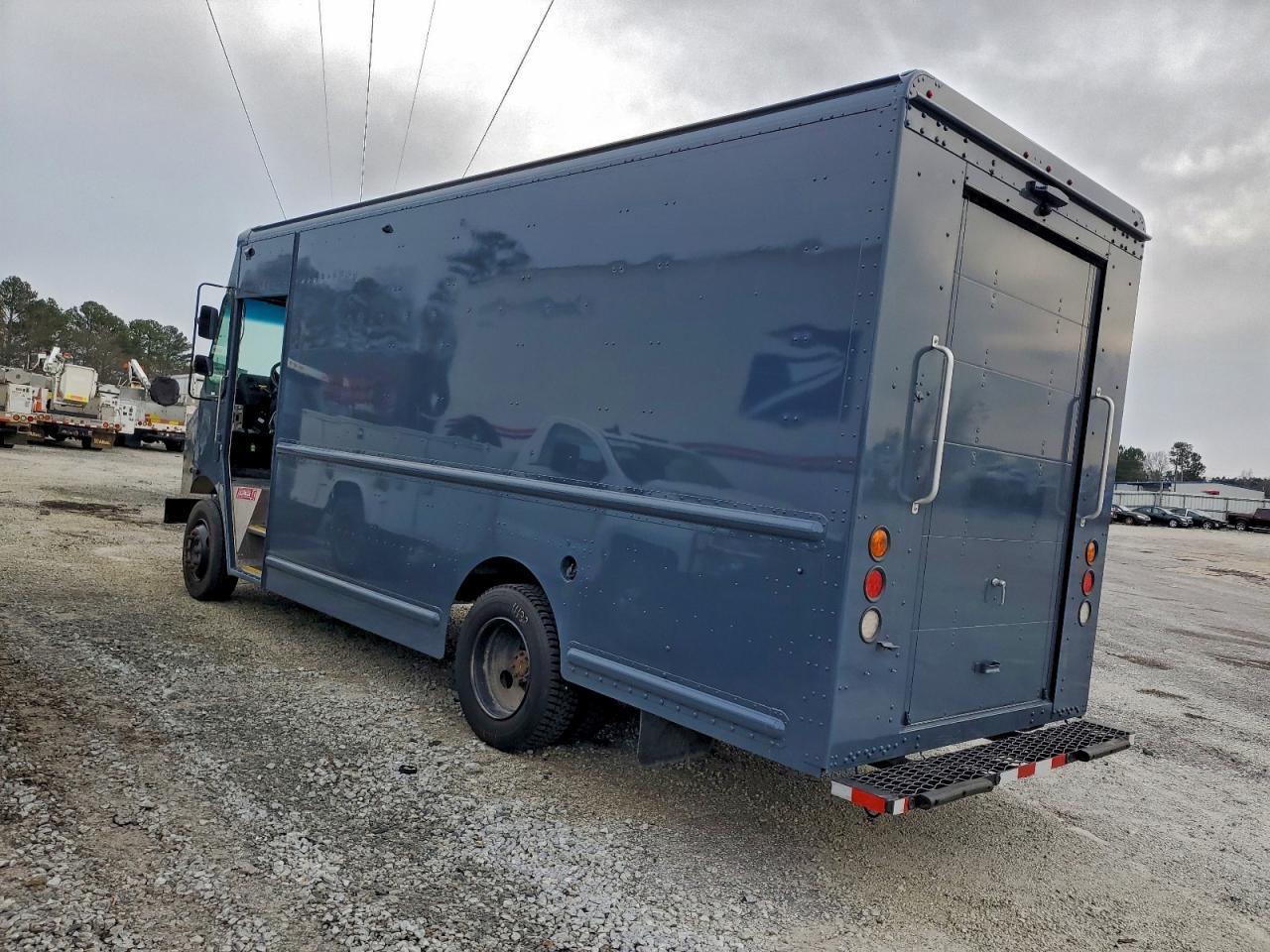2020 Freightliner MT45G Delivery Truck