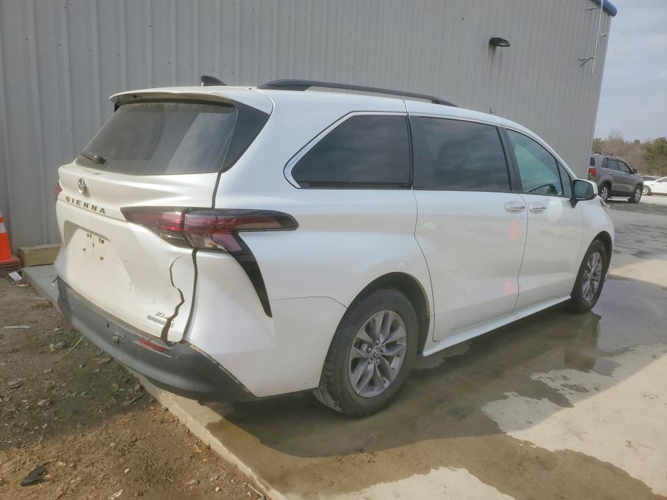 2023 Toyota Sienna xle