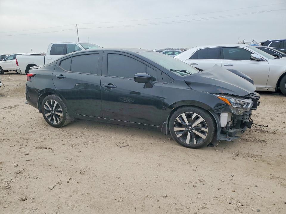 2022 Nissan Versa sr