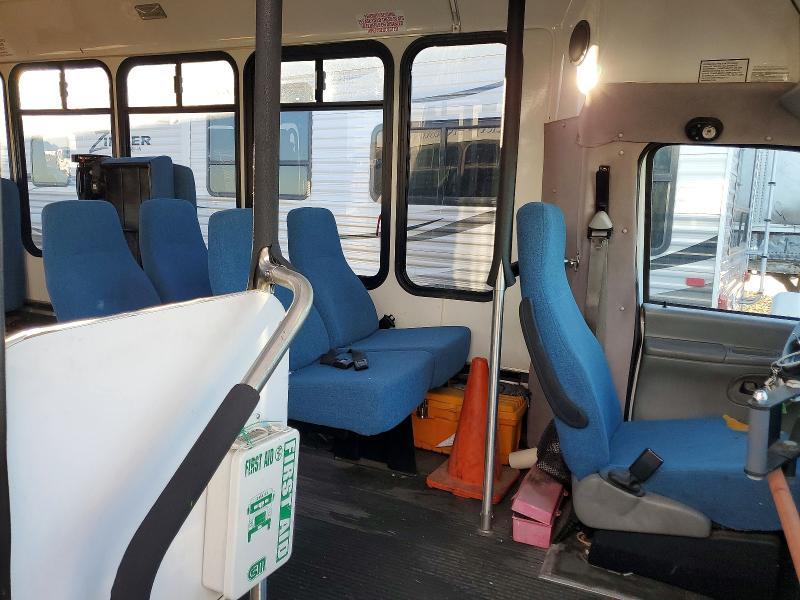2005 Ford Econoline E350 Super Duty Cutaway van