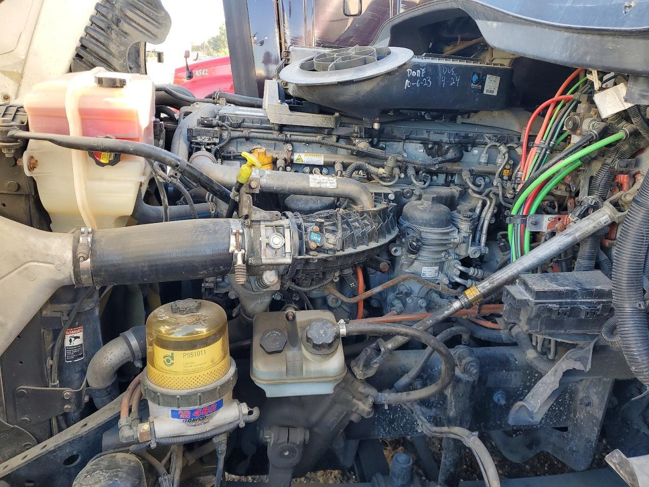 2016 Freightliner Cascadia 125 Semi Truck