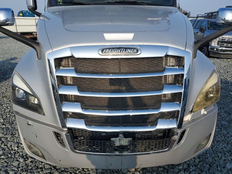 2022 Freightliner Cascadia 126 Semi Truck