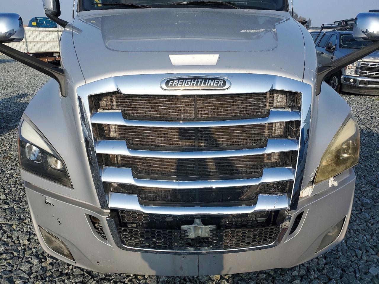 2022 Freightliner Cascadia 126 Semi Truck