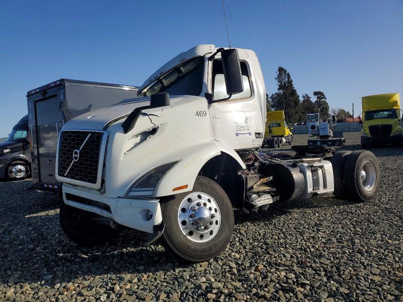 2019 Volvo VNR Semi Truck