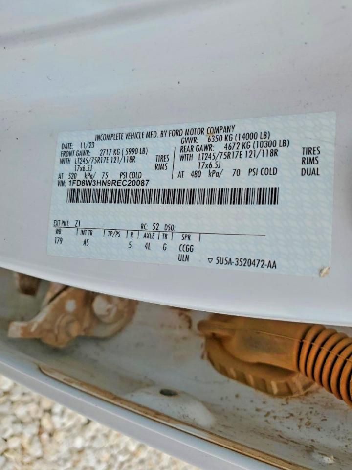 2024 Ford F350 Super Duty Flatbed Truck