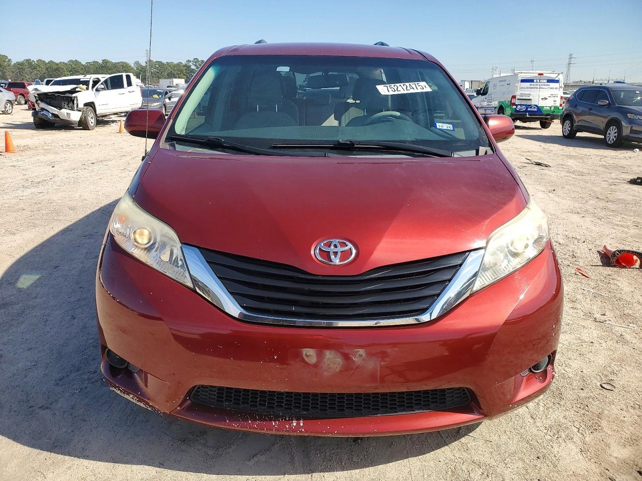 2013 Toyota Sienna le