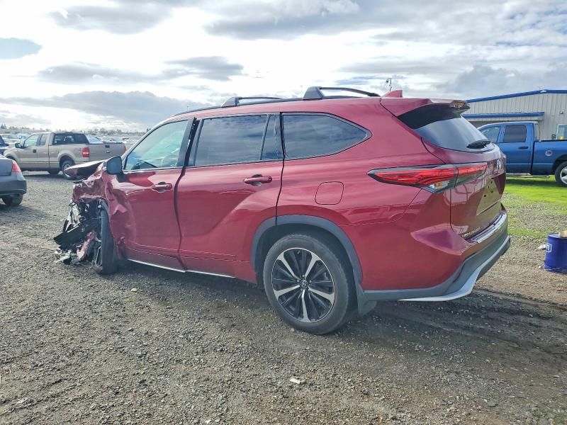 2022 Toyota Highlander xse