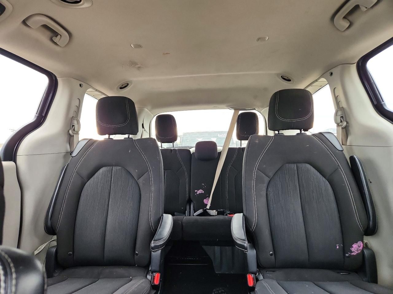 2020 Chrysler Voyager lx