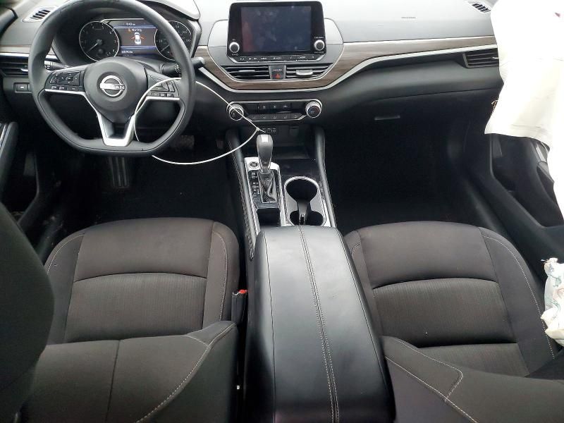 2023 Nissan Altima sv