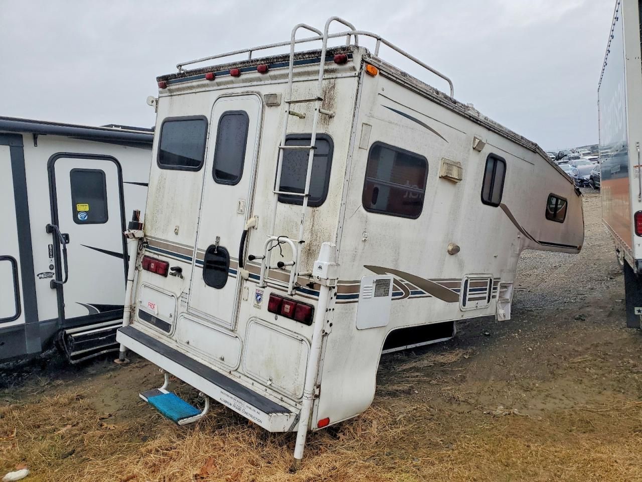 2004 Other 2004 'OTHER RV' Truck CAP