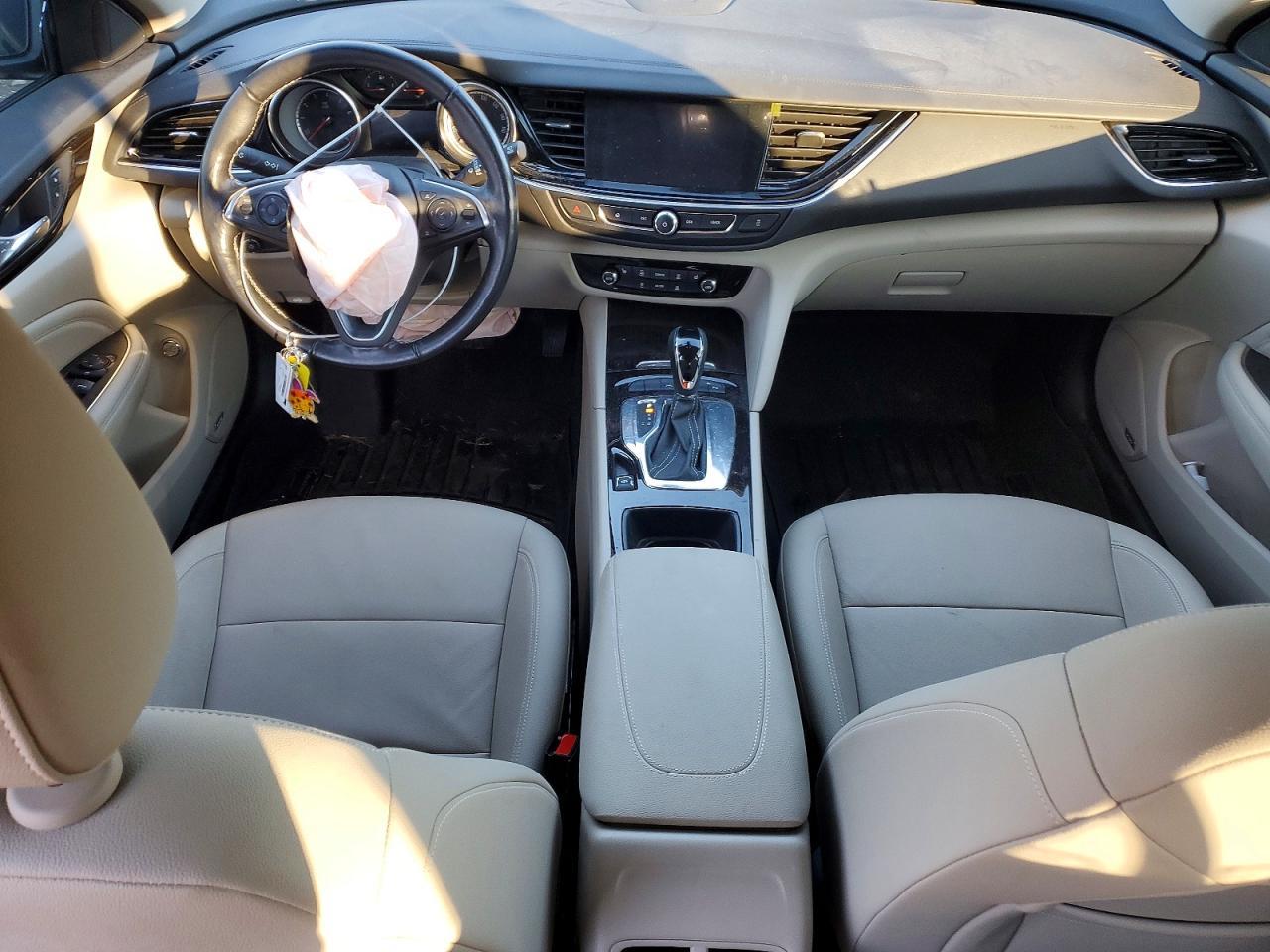 2018 Buick Regal Tourx Essence