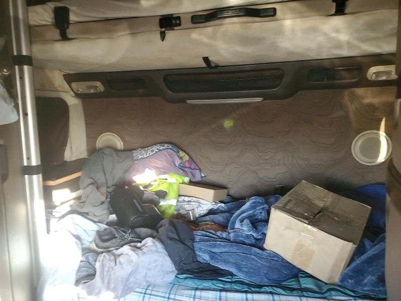 2013 Volvo Vnl Semi Truck