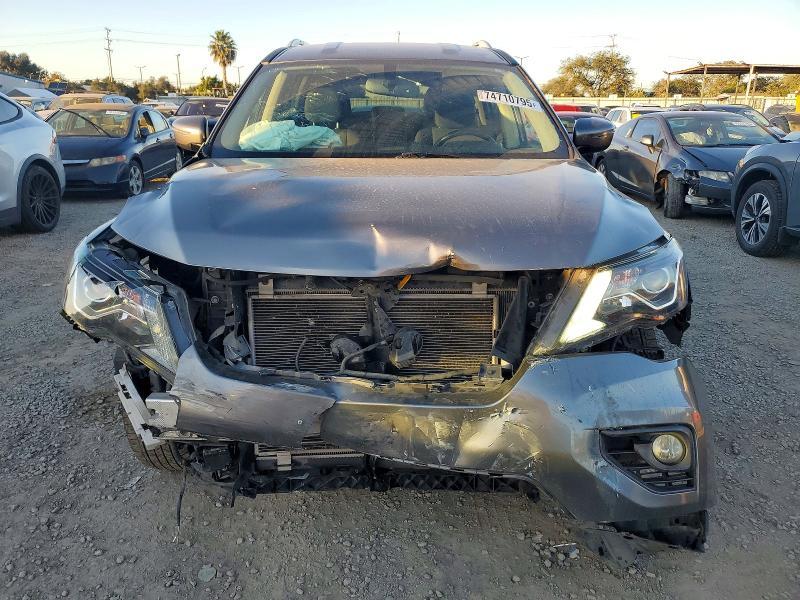 2019 Nissan Pathfinder sv