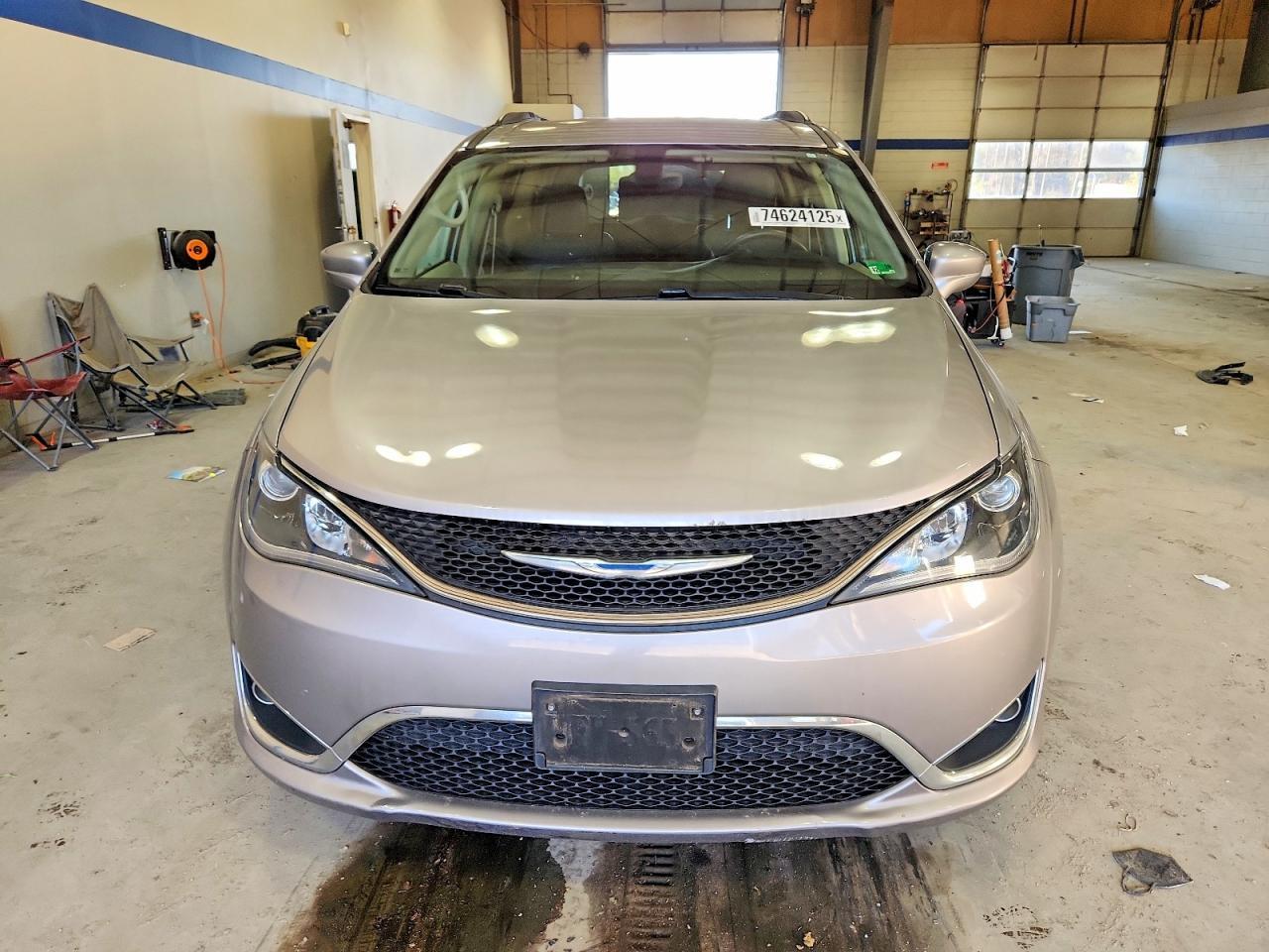 2017 Chrysler Pacifica Touring l