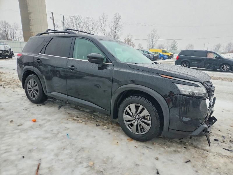 2022 Nissan Pathfinder sv