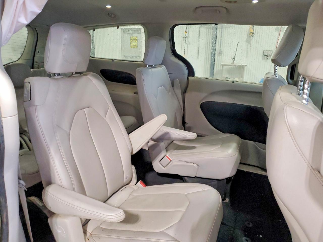 2017 Chrysler Pacifica Touring l