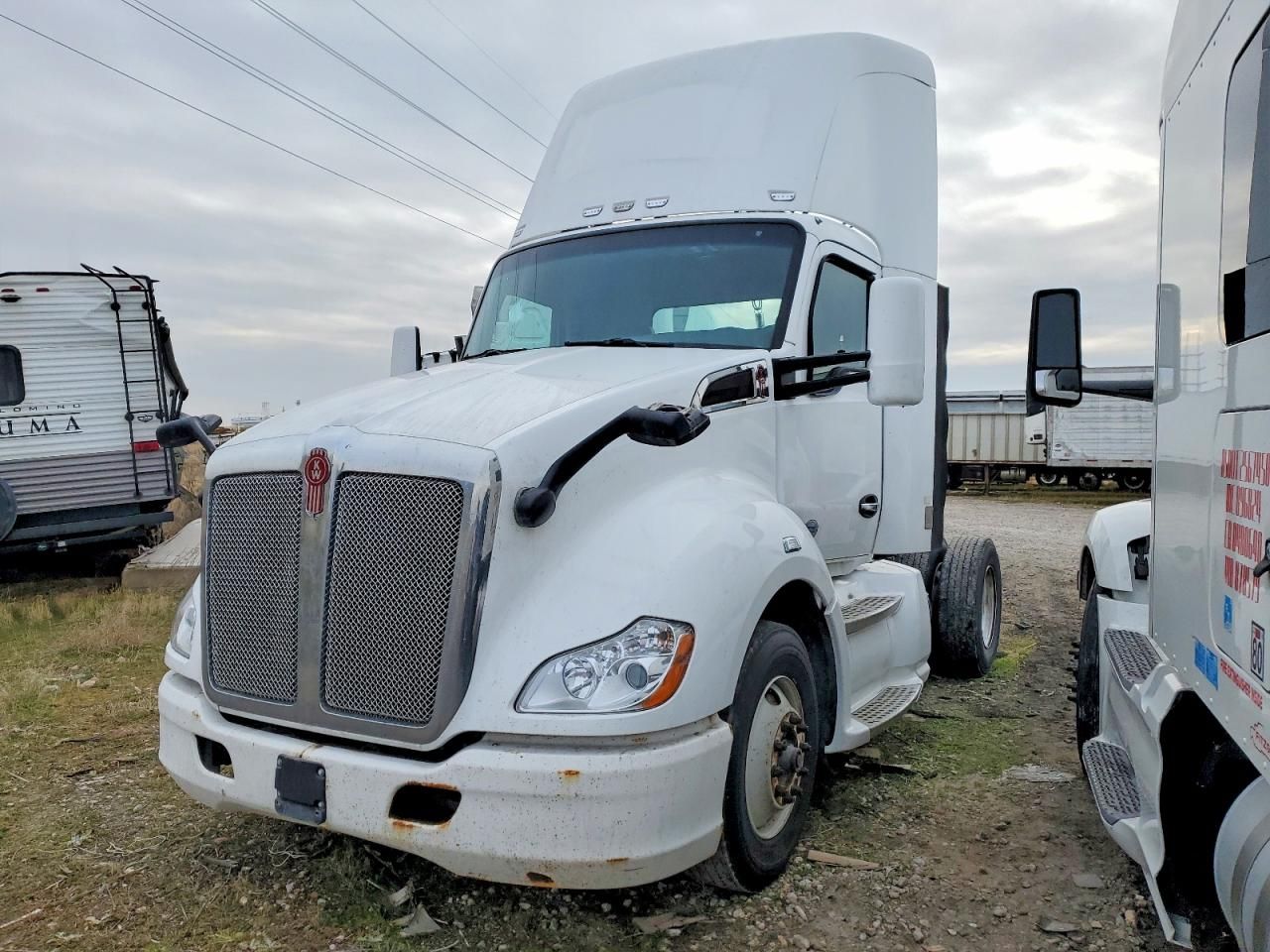 2015 Kenworth T680 Semi Truck