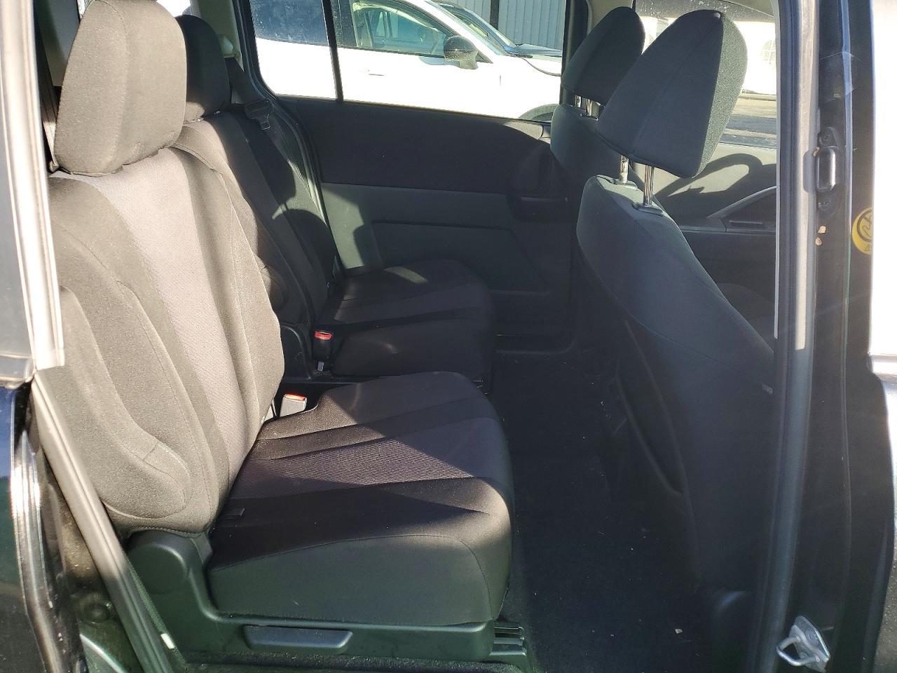 2015 Mazda 5 Sport