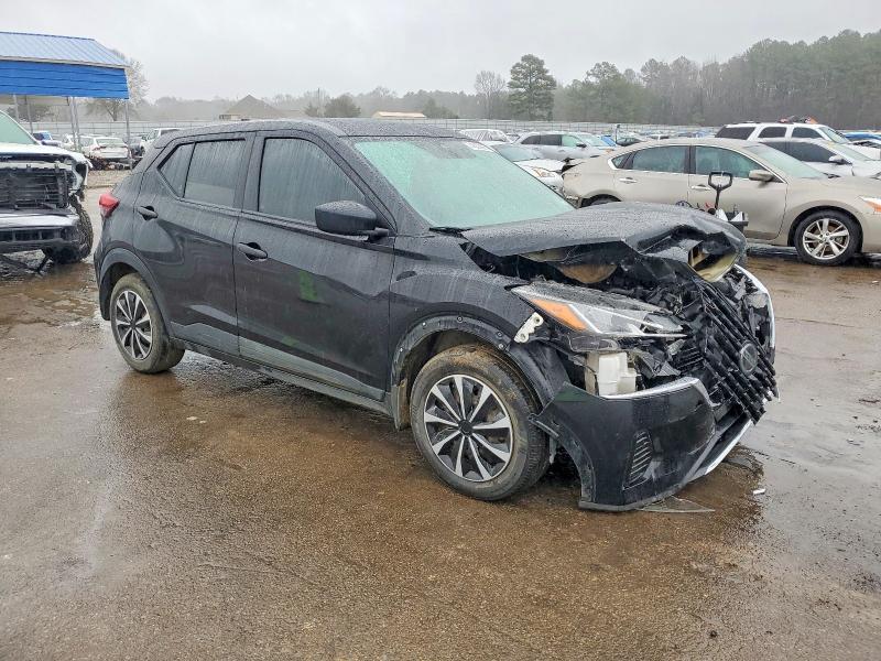 2021 Nissan Kicks s