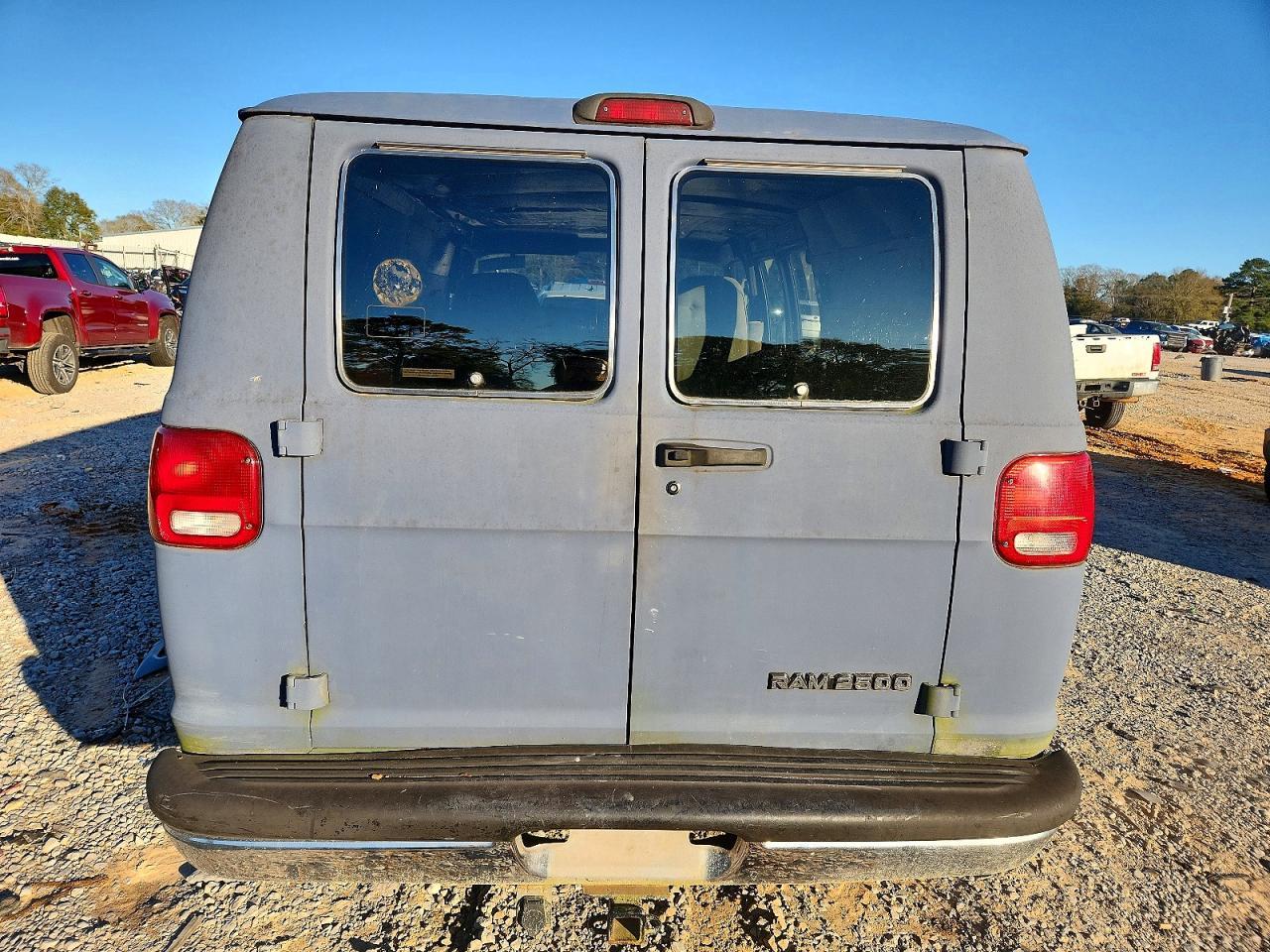 2000 Dodge Ram van B2500