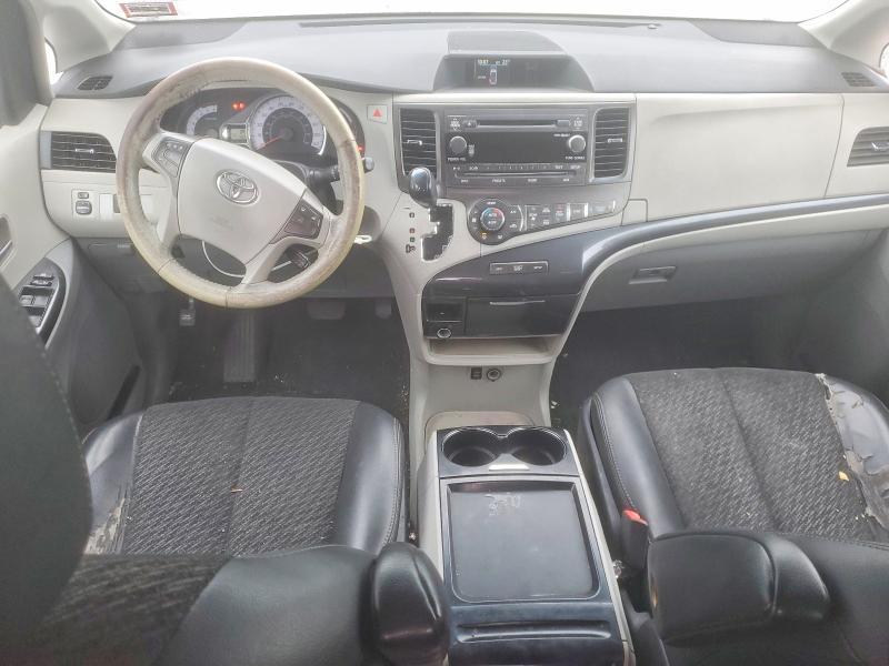 2011 Toyota Sienna se 8-passenger
