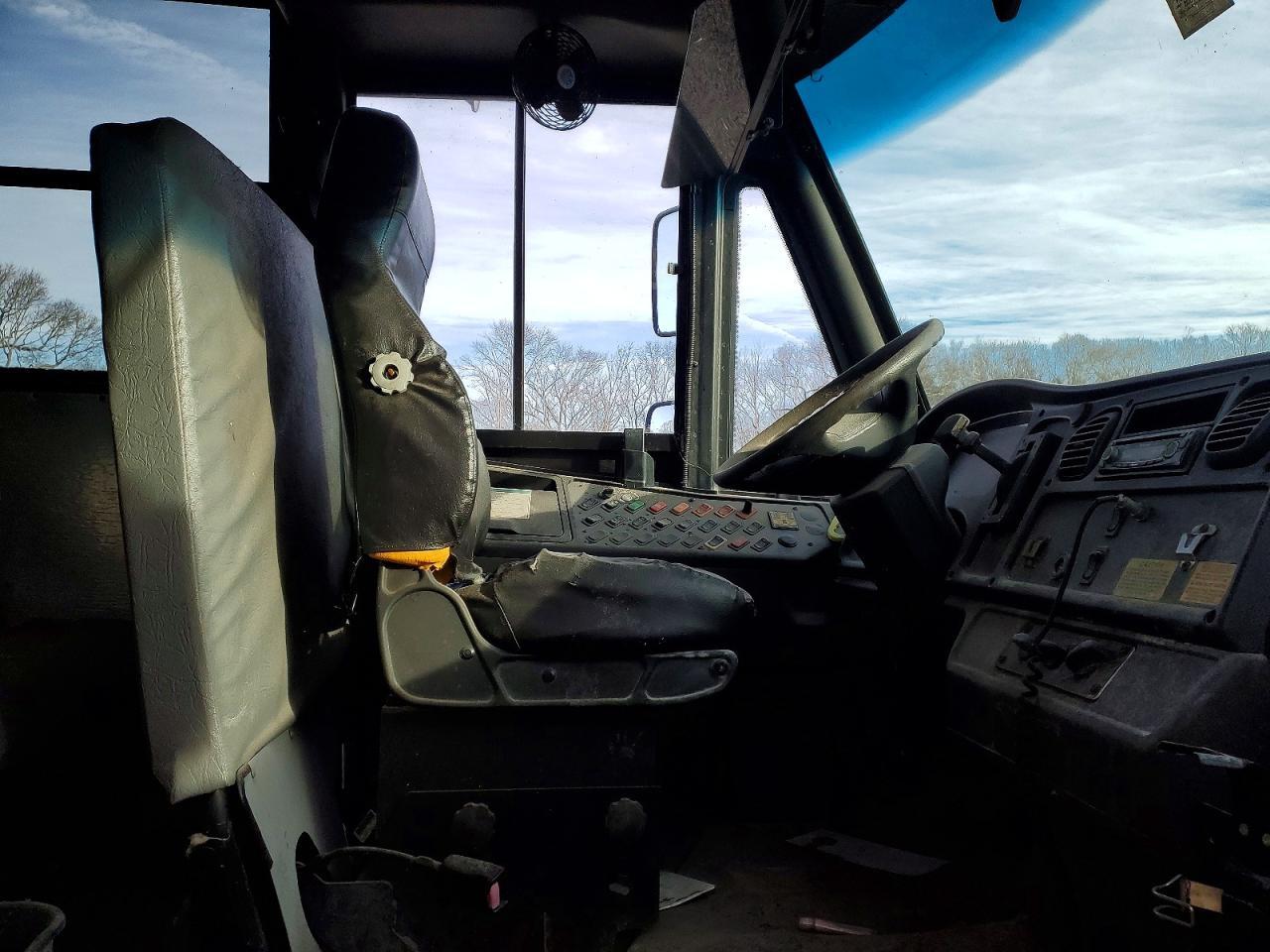 2012 Freightliner 2012 Thomas Saf-t-liner C2-school bus