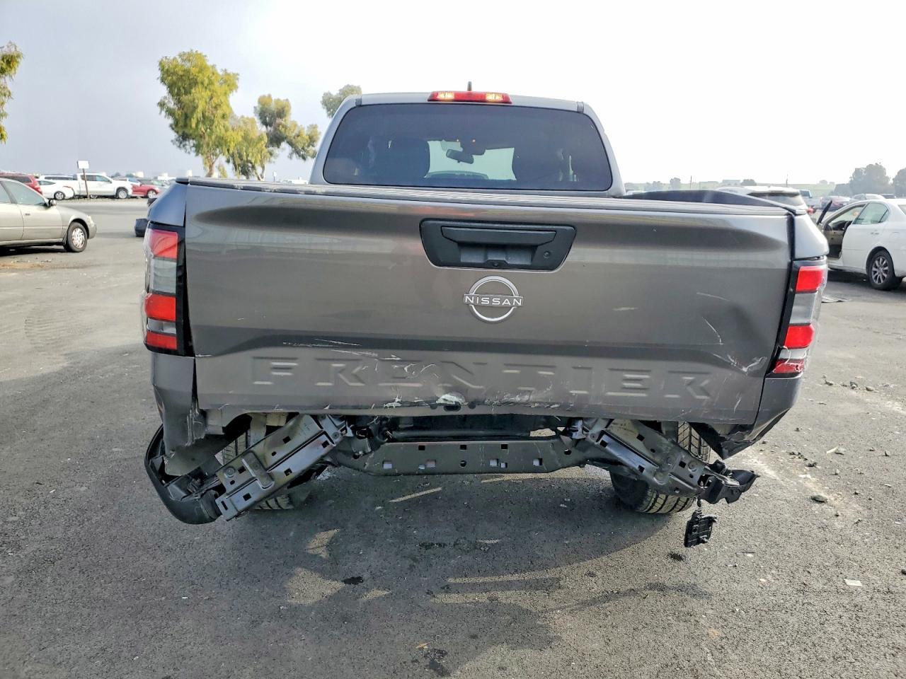 2022 Nissan Frontier s