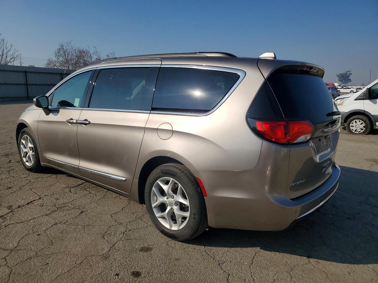 2017 Chrysler Pacifica Touring l