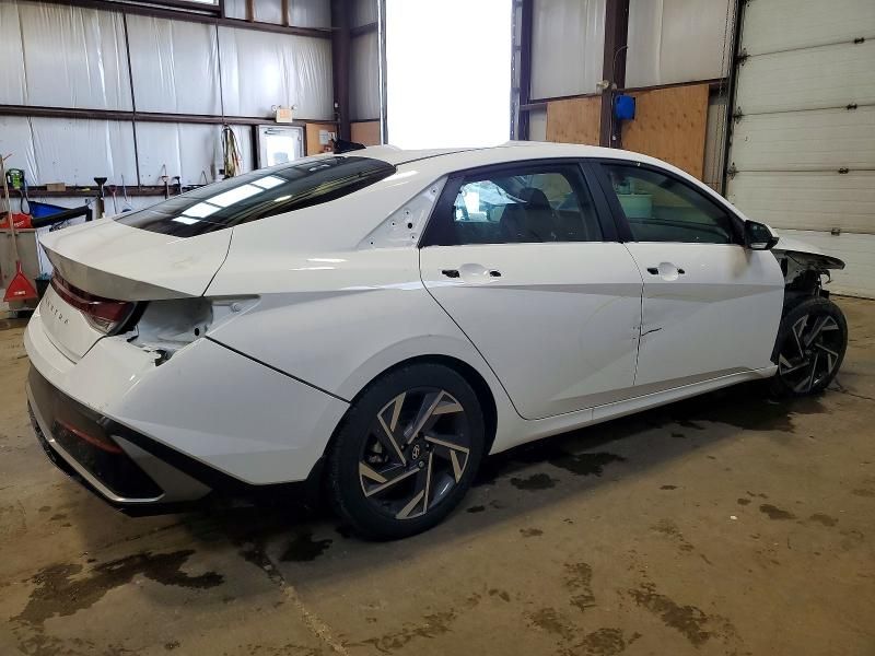 2025 Hyundai Elantra Luxury