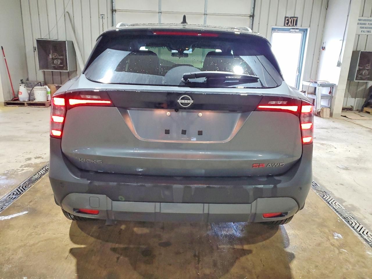 2025 Nissan Kicks sr