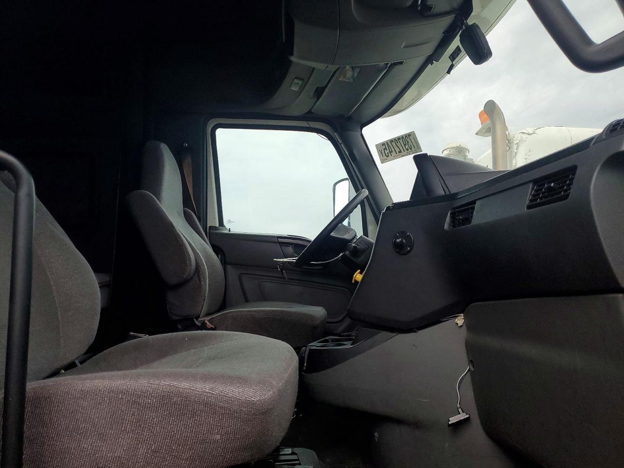 2022 International RH613 Semi Truck