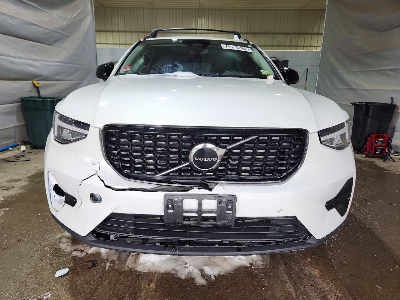 2024 Volvo Xc40 Core